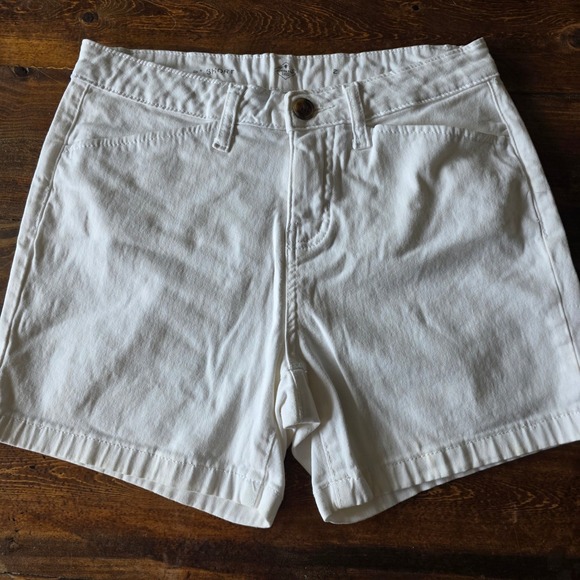 St John's Bay White 5" Shorts Womens Size 2 Casual Summer - Picture 1 of 5